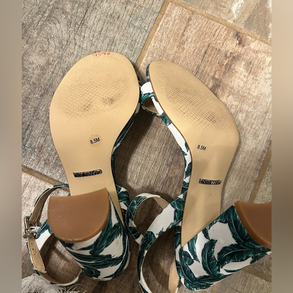 Gianni Bini palm leaf high Heel sandal 8.5 - Picture 5 of 7